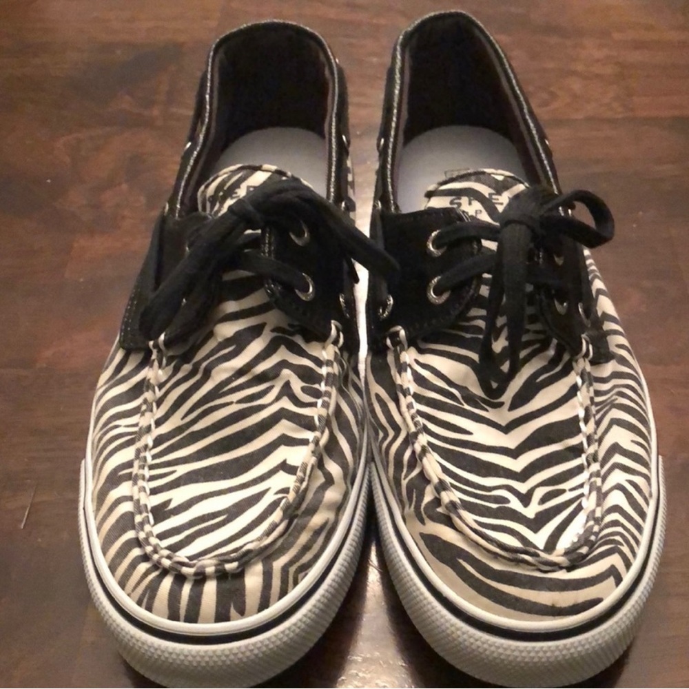 Great condition zebra print Sperry top-siders.